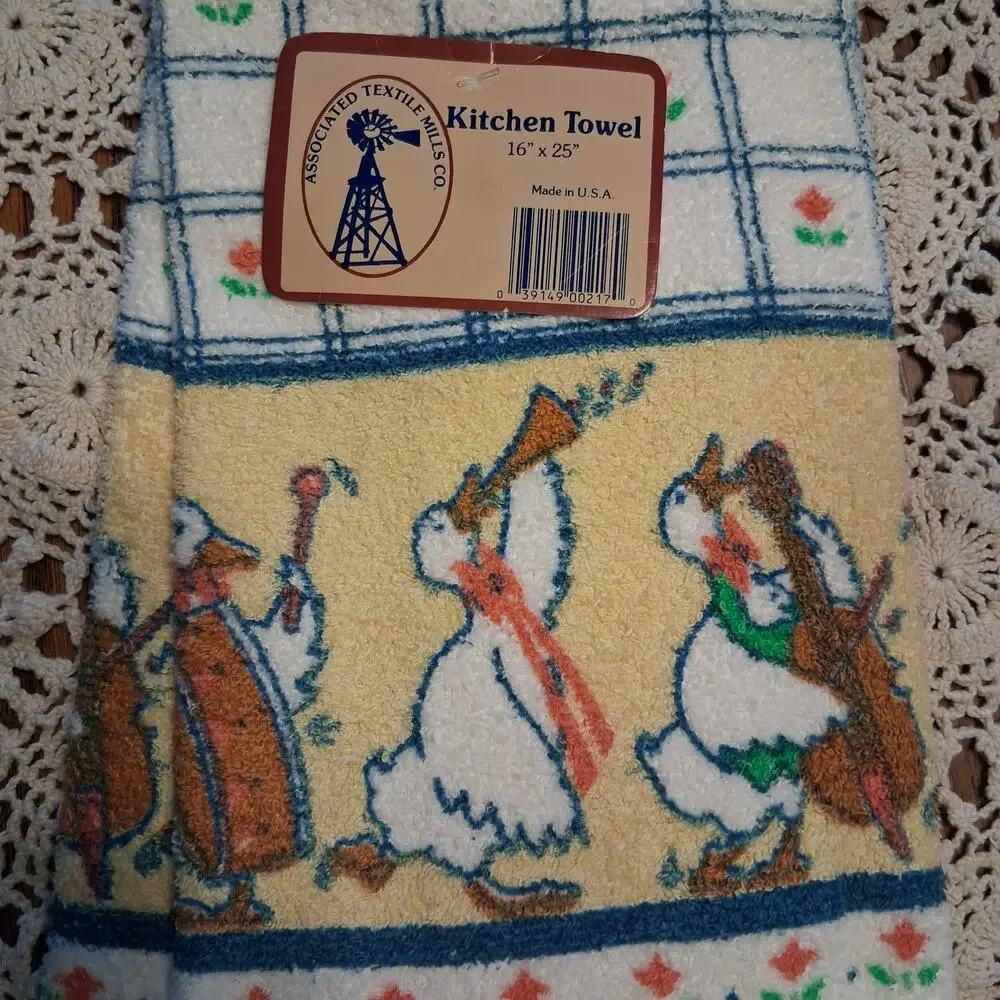 Vintage Cannon new old stock kitchen towel goose geese playing music USA 16x25